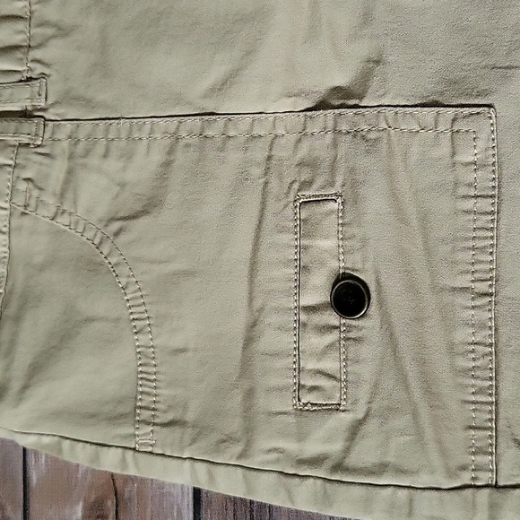Cato khaki shorts with double button waist and 4.5" inseam - Picture 7 of 11